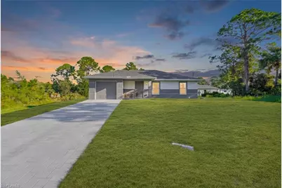 1011 Kent St E, Lehigh Acres, FL 33974 - Photo 3