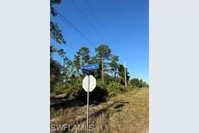1090 Ainsworth St E, Lehigh Acres, FL 33974 - Photo 3
