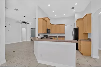 1012 SW 39th Ter, Cape Coral, FL 33914 - Photo 7