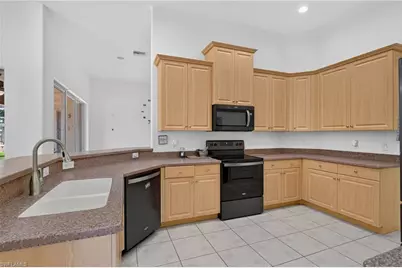 1012 SW 39th Ter, Cape Coral, FL 33914 - Photo 9