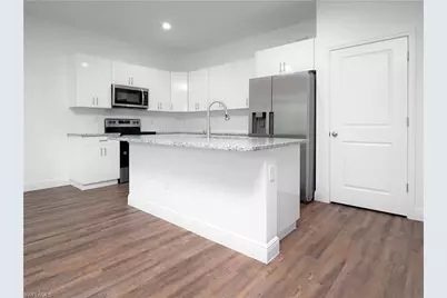 8056 Sherwood Cir, Labelle, FL 33935 - Photo 3