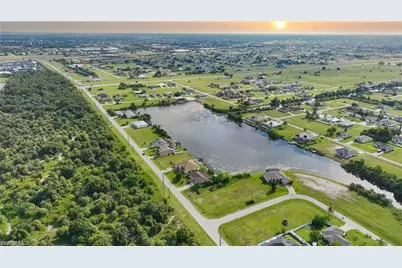 2305 NE 17th St, Cape Coral, FL 33909 - Photo 5