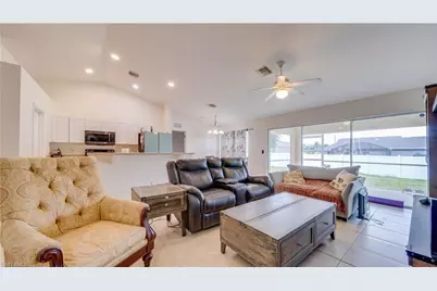 1406 NE 10th Ln, Cape Coral, FL 33909 - Photo 5