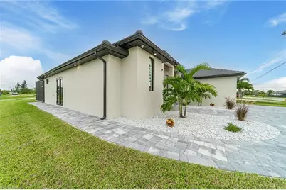 209 Chiquita Blvd N, Cape Coral, FL 33993 - Photo 7