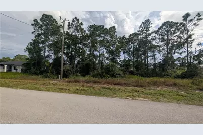 852 Calhoun St E, Lehigh Acres, FL 33974 - Photo 3