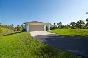 2640 36th Ave SE, Naples, FL 34117 - Photo 7