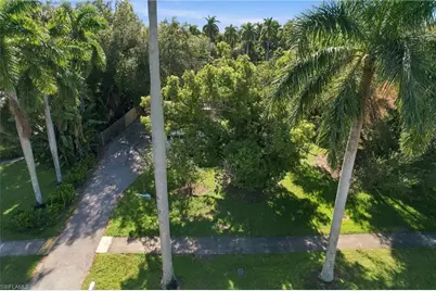 10461 McGregor Blvd, Fort Myers, FL 33919 - Photo 5
