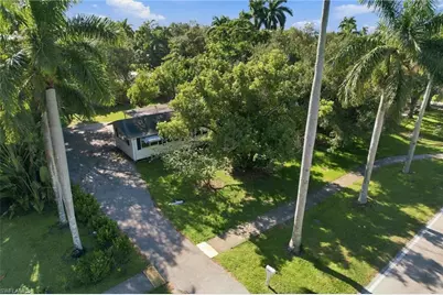 10461 McGregor Blvd, Fort Myers, FL 33919 - Photo 1