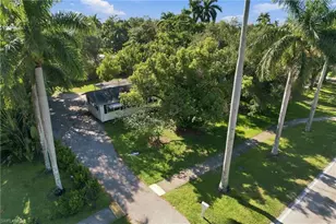 10461 McGregor Blvd, Fort Myers, FL 33919 - Photo 1