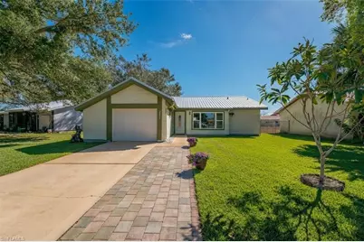 2015 Showboat Plz, Labelle, FL 33935 - Photo 1