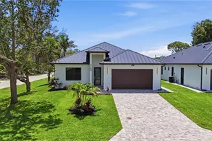 27659 Franklin St, Bonita Springs, FL 34134 - Photo 1