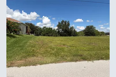 401 NW 8th Ter, Cape Coral, FL 33993 - Photo 3