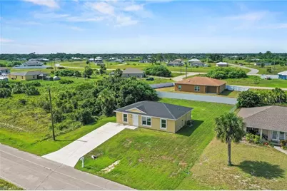 9026 Maywood Cir, Labelle, FL 33935 - Photo 3