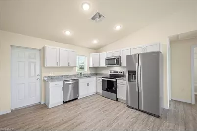 9026 Maywood Cir, Labelle, FL 33935 - Photo 11