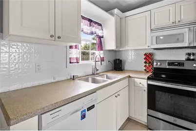 2620 Cartegena Ave, Fort Myers, FL 33905 - Photo 9