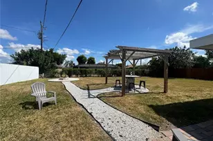 723 Sabur Ct, Cape Coral, FL 33904 - Photo 17