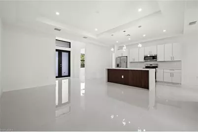 843 Bianca Ave S, Lehigh Acres, FL 33974 - Photo 9