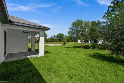 843 Bianca Ave S, Lehigh Acres, FL 33974 - Photo 37