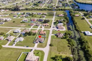 927 NE 18th St, Cape Coral, FL 33909 - Photo 3