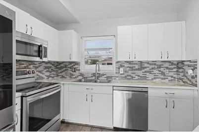 3828 SW 10th Pl, Cape Coral, FL 33914 - Photo 5