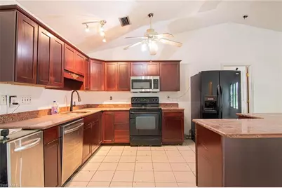 179 SE 4th St, Cape Coral, FL 33990 - Photo 7