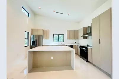 712 Bumby St E, Lehigh Acres, FL 33974 - Photo 5