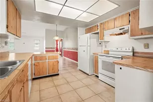 233 SE 31st St, Cape Coral, FL 33904 - Photo 7