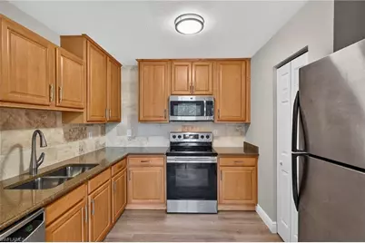 3656 Suntrust Dr, Fort Myers, FL 33916 - Photo 11