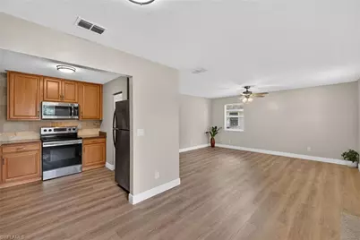 3656 Suntrust Dr, Fort Myers, FL 33916 - Photo 9