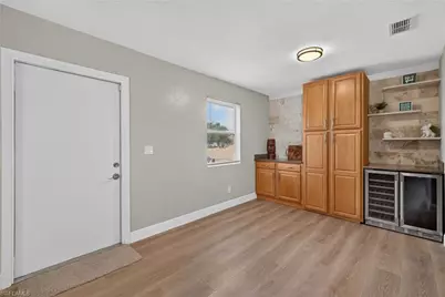 3656 Suntrust Dr, Fort Myers, FL 33916 - Photo 7