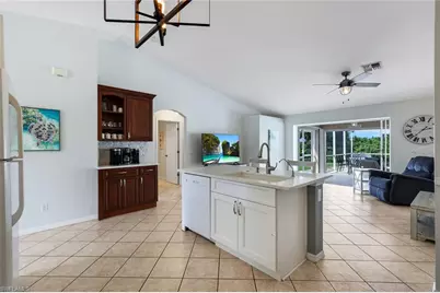 615 SW 39th Ter, Cape Coral, FL 33914 - Photo 9