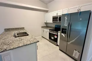 526 NE 25th Ave, Cape Coral, FL 33909 - Photo 5