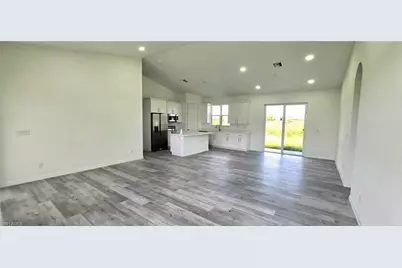 370 Chalet Ave S, Lehigh Acres, FL 33974 - Photo 5
