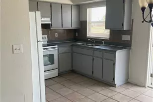 1213 NE 8th St, Cape Coral, FL 33909 - Photo 3