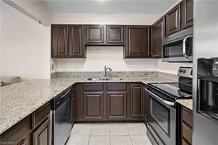 6890 Sandtrap Dr, Fort Myers, FL 33919 - Photo 7