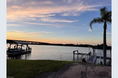 321 Shoreland Dr, Fort Myers, FL 33905 - Photo 3