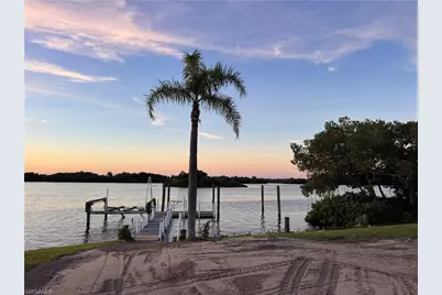 321 Shoreland Dr, Fort Myers, FL 33905 - Photo 9