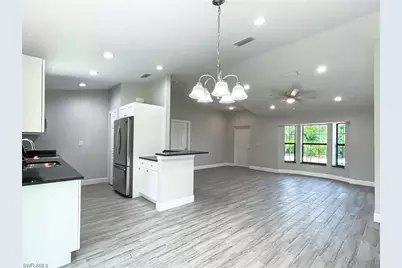 919 NE 35th Ln, Cape Coral, FL 33909 - Photo 5