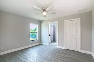 919 NE 35th Ln, Cape Coral, FL 33909 - Photo 9