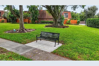 1428 Park Shore Cir #4, Fort Myers, FL 33901 - Photo 3