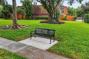 1428 Park Shore Cir, Fort Myers, FL 33901 - Photo 3