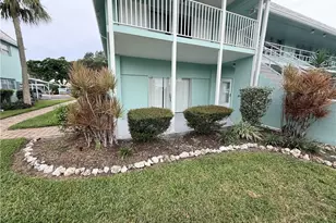 3225 E Riverside Dr, Fort Myers, FL 33916 - Photo 9
