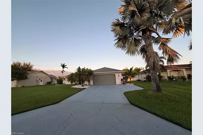 1943 SE 8th Pl, Cape Coral, FL 33990 - Photo 3