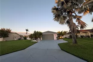 1943 SE 8th Pl, Cape Coral, FL 33990 - Photo 3