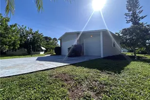 10561 Lake Loop Rd, North Fort Myers, FL 33903 - Photo 31