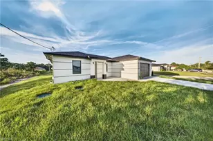 2621 40th St W, Lehigh Acres, FL 33971 - Photo 11