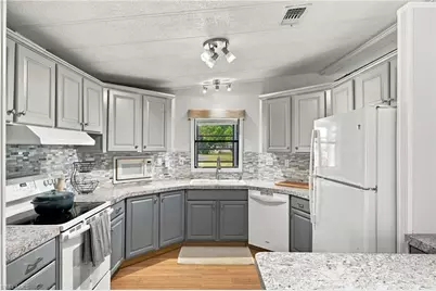 105 Calais Ct, Naples, FL 34112 - Photo 3