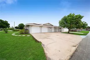 3702 SE 12th Pl, Cape Coral, FL 33904 - Photo 3