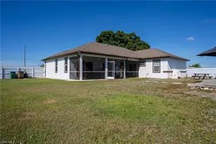 1909 NE 1st Pl, Cape Coral, FL 33909 - Photo 25