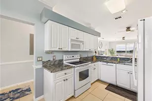10381 Butterfly Palm Dr, Fort Myers, FL 33966 - Photo 9